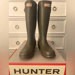 Hunter rain boots, brand new with box. Swamp green color.